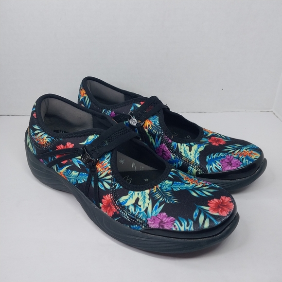 Breez Shoes - Bzees Tempo Womens size 9.5 M Tropical Floral Mary Jane Slip on Fabric Sneakers